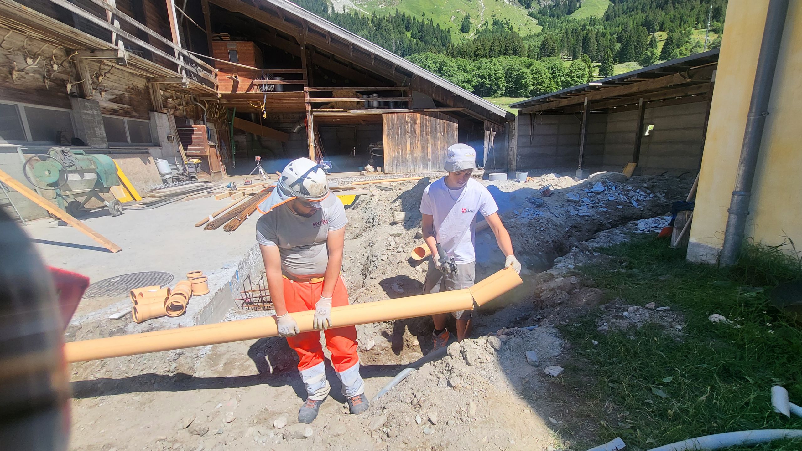 Lernende der Spleiss AG und Jäggi + Hafter AG im Einsatz in Casaccia
