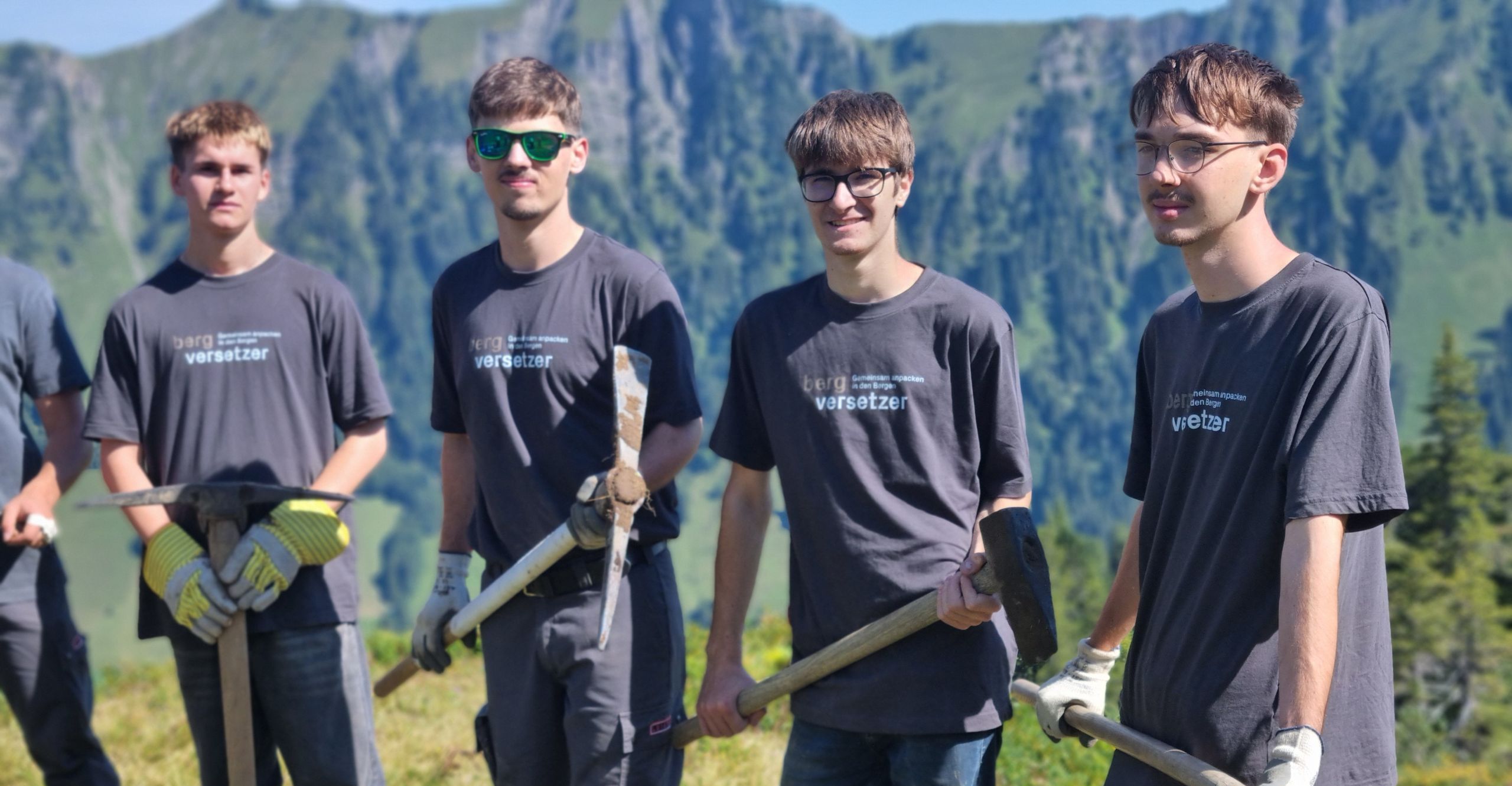 Lernende von Leister packen gemeinsam an für einen guten Zweck