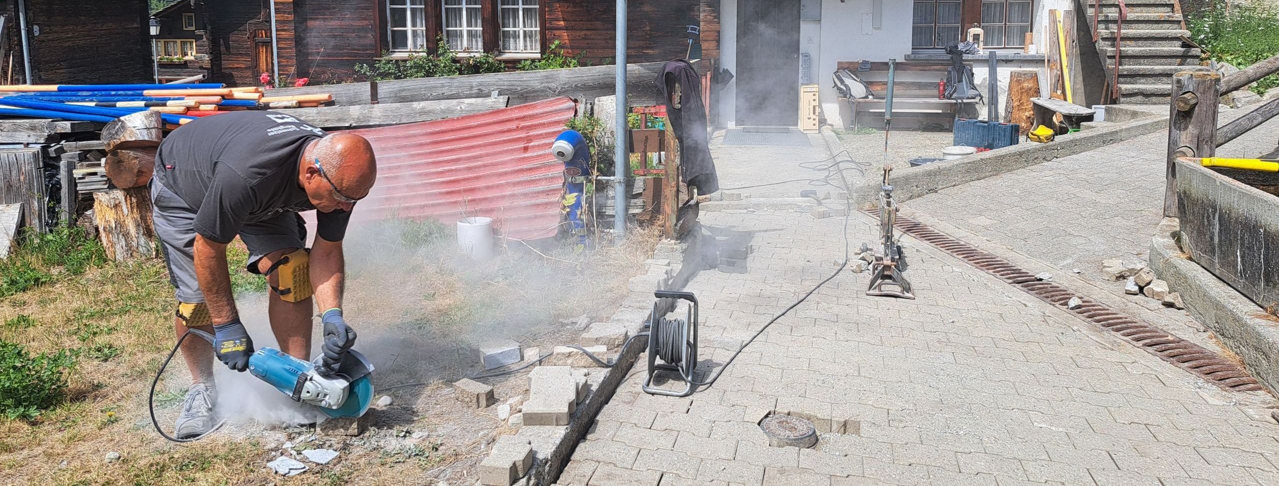 Freiwillige der Kirchgemeinde Straubenzell im Einsatz in Saas Balen