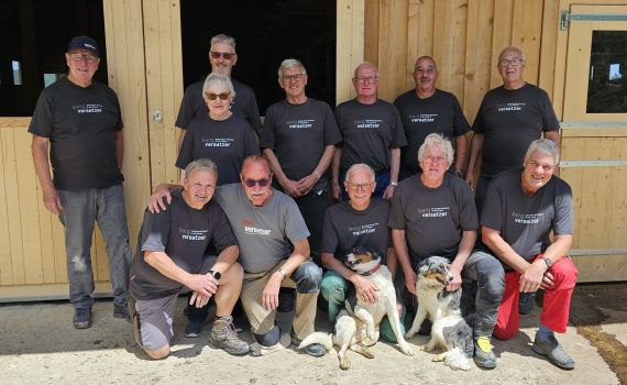 SeniorInnen der Kolpingfamilie bauen auf der Alp Bireberg