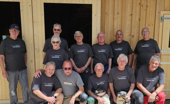 SeniorInnen der Kolpingfamilie bauen auf der Alp Bireberg