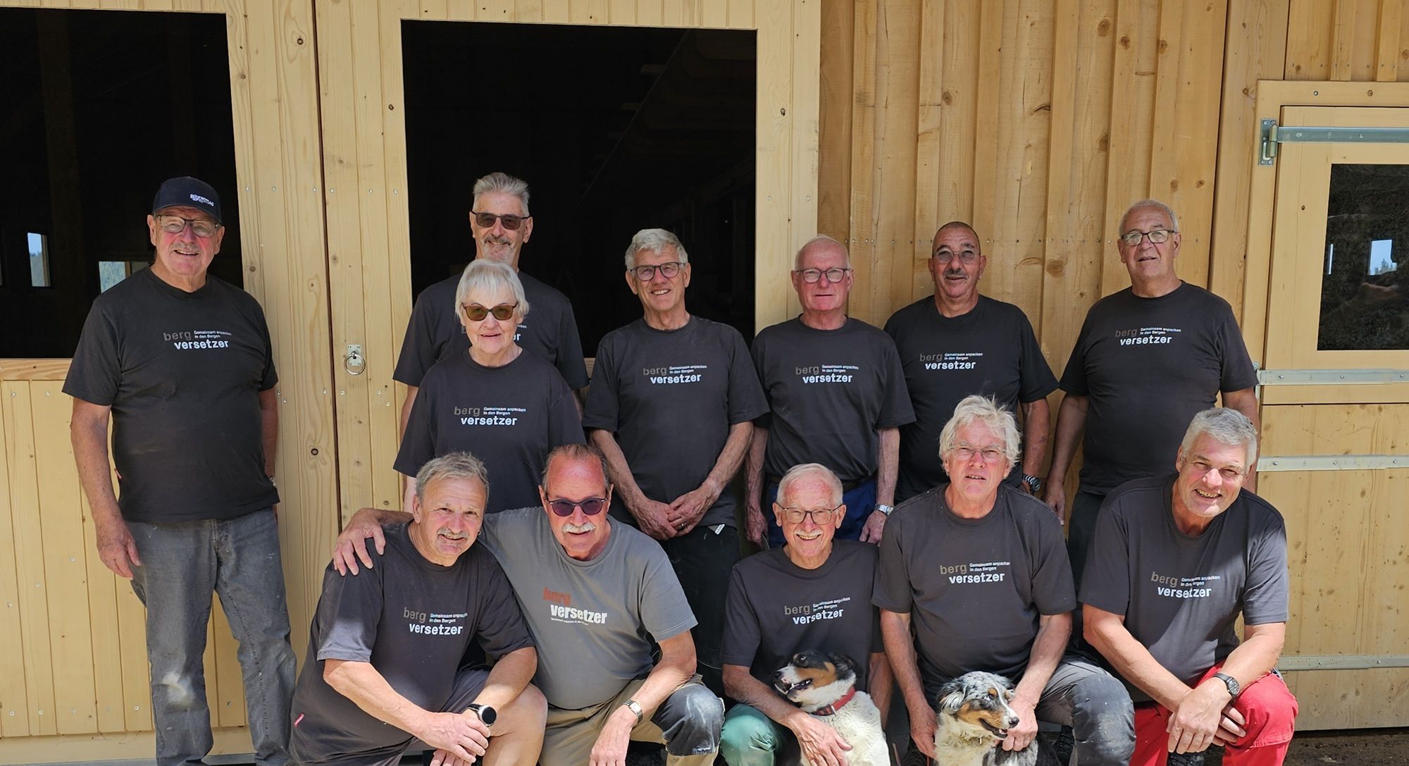 SeniorInnen der Kolpingfamilie bauen auf der Alp Bireberg