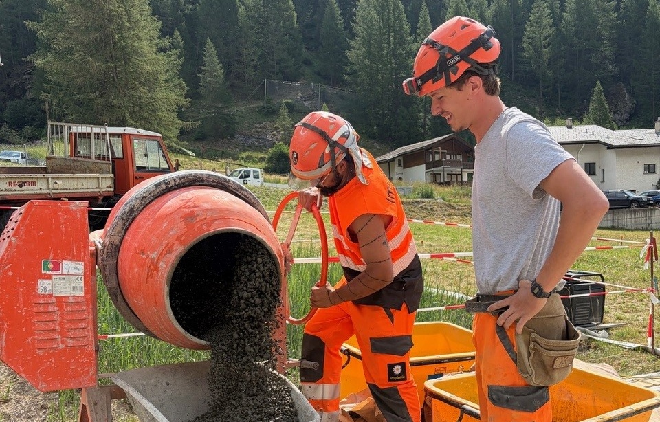Implenia im Einsatz zum Erhalt einer alten Mühle in Saas Grund