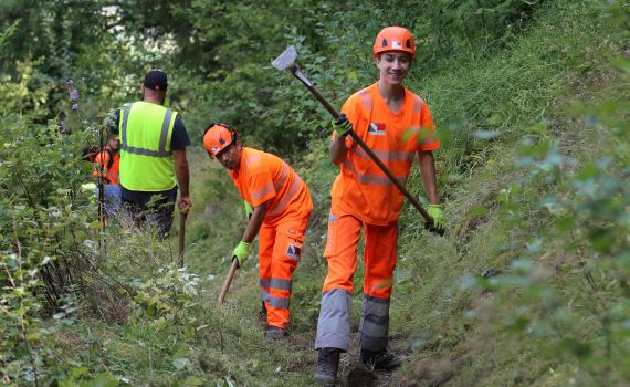 Lernende der Vanoli AG im Einsatz in Eischoll VS