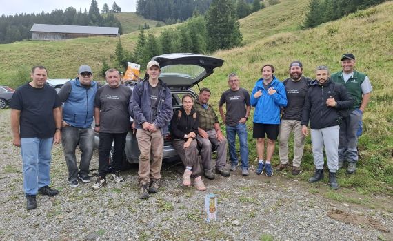 Mit vereinten Kräften gegen die Verbuschung auf der Alp Gross